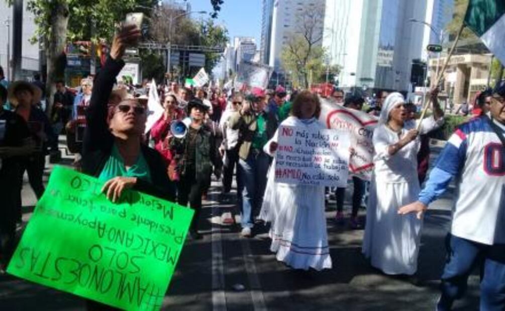 Marchan a favor de AMLO y combate contra huachicoleo