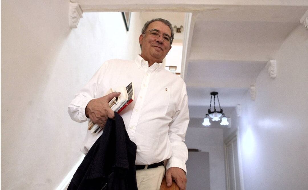 Darío Jaramillo antes de la presentación de su libro Basta cerrar los ojos. FOTO: Lucía Godínez / EL UNIVERSAL