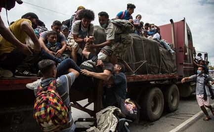 Miles de migrantes hondureños se separan de caravana rumbo a EU