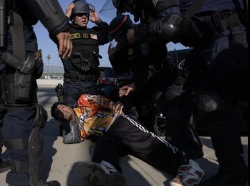 Hidalgo acusa a EU de usar “terrorismo psicológico” contra migrantes; cazan personas por dinero, denuncian