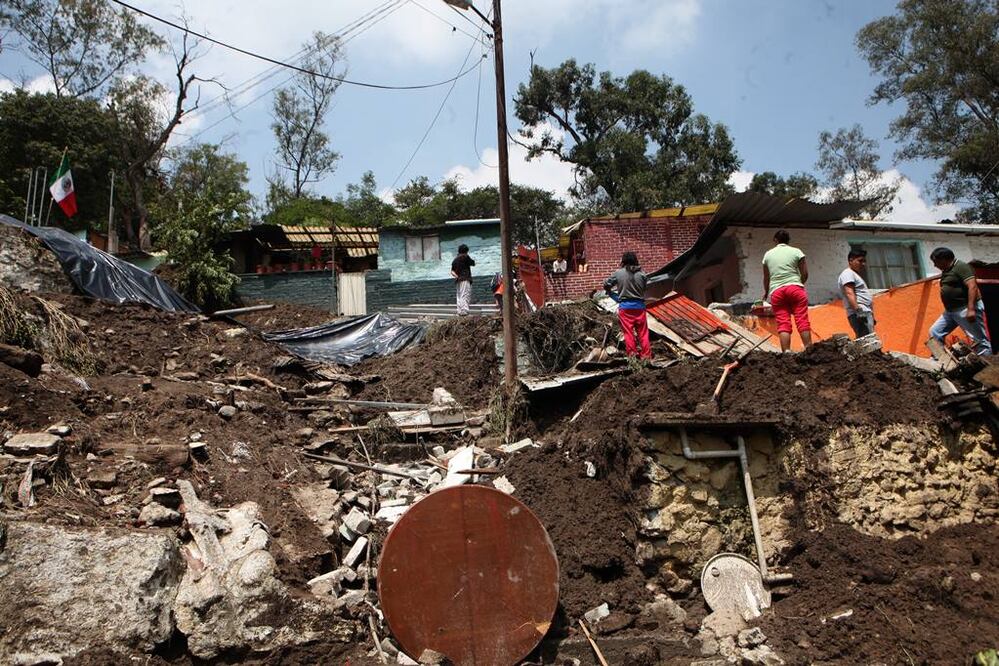 Los afectados del pasado jueves aún no pueden creer que el deslave haya sepultado parte de sus viviendas. 