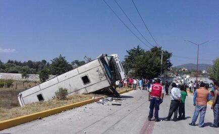 At least 14 wounded in bus rollover in the State of Mexico