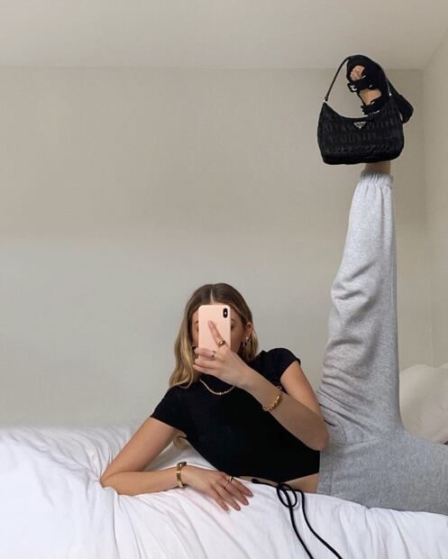 Victoria Beckham nos trae de vuelta su icónica pose en la cuarentena