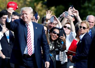 Un año después, Trump sigue obsesionado con su victoria y... Clinton