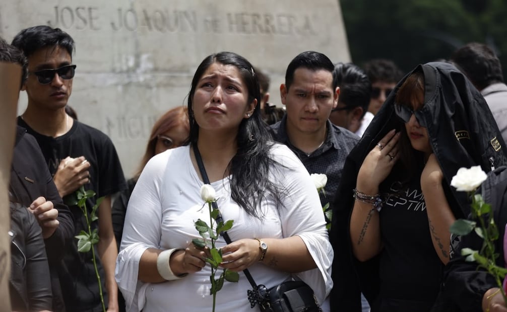 Fans de Camilo Séptimo se reúnen en el Ángel de la Independencia este 6 de septiembre. Foto: Diego Simón / EL UNIVERSAL