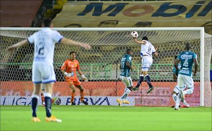Puebla remonta y gana de último minuto al León