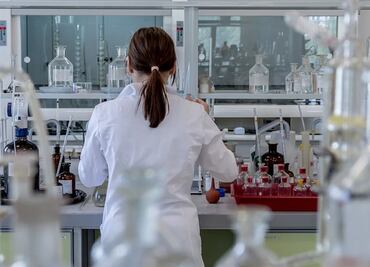 Viruela del mono asusta a todos, menos a empresa que fabrica la vacuna y cuyas acciones se disparan