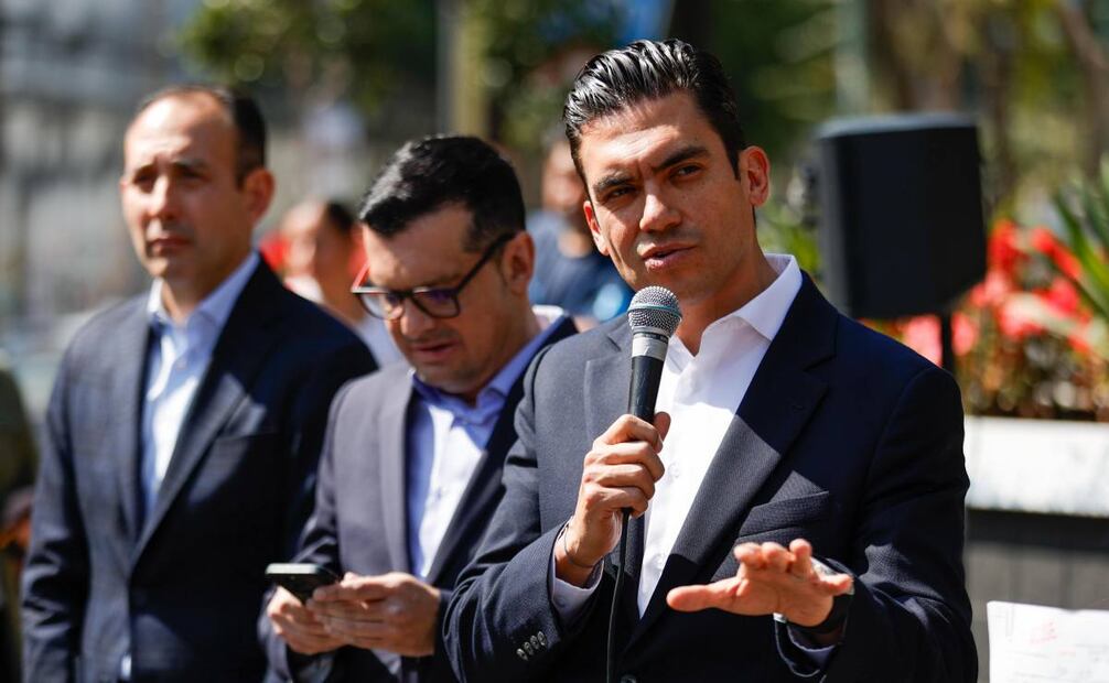 El PAN realizó la presentación formal de una denuncia ante la FGR contra quien resulte responsable por los hechos de violencia ocurridos en el 15-N. Contó con la presencia del presidente nacional, Jorge Romero; del vocero nacional, Jorge Triana; y del abogado Roberto Gil Zuarth. (24/11/25). Foto: Diego Simón Sánchez/ EL UNIVERSAL