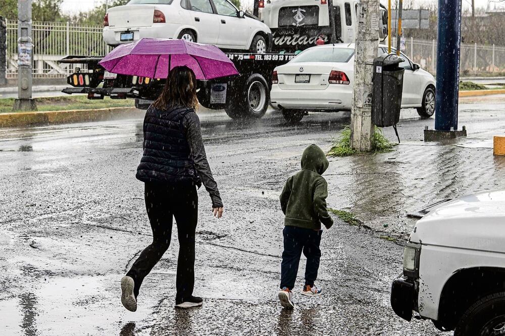 Lluvia vespertina inunda Guadalajara. Foto: archivo
