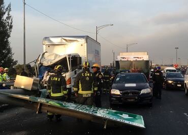 Choque en distribuidor vial Heberto Castillo deja un muerto y un herido