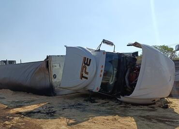 Reportan la volcadura de un tráiler en la carretera federal Mérida- Campeche