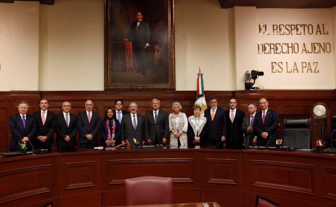 El presidente electo, Andrés Manuel López Obrador con ministros de la SCJN. Foto: Especial
