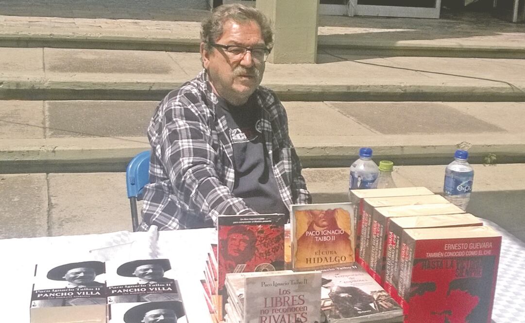 Taibo II en su encuentro con estudiantes de la FES Cuautitlán. Foto: JUAN MANUEL BARRERA. EL UNIVERSAL