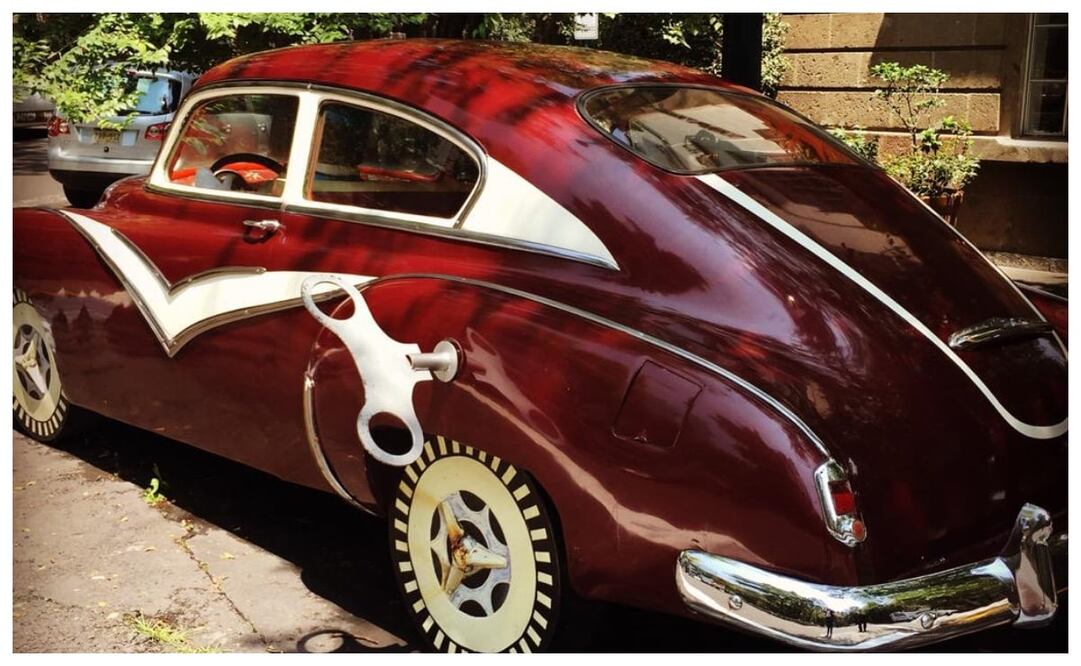 Conoce este auto clásico de cuerda, un ícono de la Condesa desde el 2005. Imagen: Twitter: @turismocdmx