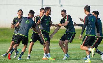 Aquino acompaña a Chicharito y Raúl Jiménez en el ataque de México