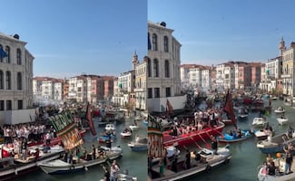 Jugadores y aficionados del Venezia FC celebran ascenso del club en los canales de la ciudad