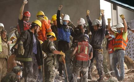 A una semana del sismo, entre crispación y honores