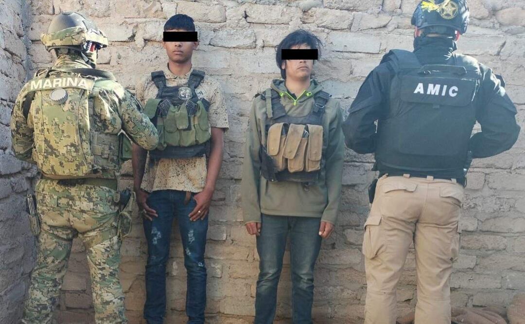 Los imputados fueron identificados como Kevin Noé “N”, de 18 años, originario de Hermosillo, y Pedro Ángel “N”, de 24 años, originario del Estado de México (22/02/2025). Foto: Especial