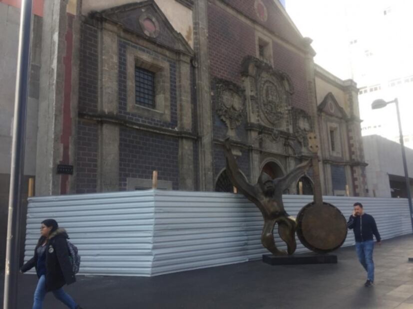 "Tapizan" negocios, estaciones de Metrobús y estatuas por marcha feminista