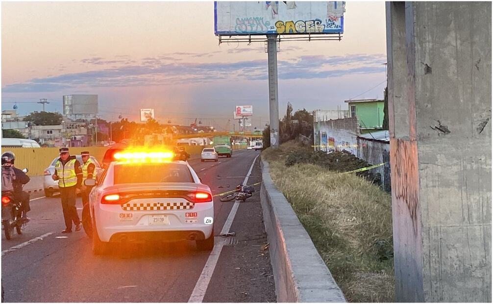 Accidente sobre carriles laterales de la autopista México- Puebla rumbo a la Capital. Foto: Especial
