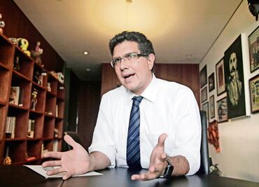 Acusa Ríos Piter “severos impedimentos” en primer día de revisión de firmas