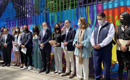 Santiago Taboada inaugura el mural "El Amor Multiplica" frente a la Cineteca Nacional