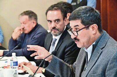 Corral pide préstamo para aguinaldos 