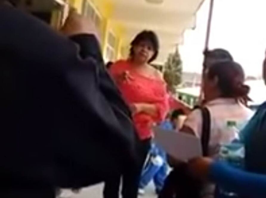 La directora argumenta en el video que “es el único apoyo que se les pide durante todo el año” (ESPECIAL)