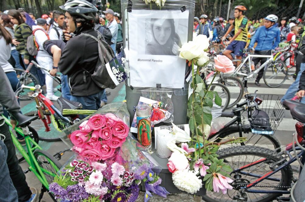 El pasado martes, Montserrat, de 21 años, se dirigía a su trabajo en bicicleta. Falleció al ser atropellada por un autobús. Sus padres aseguran que no quieren convertirla en una mártir (FOTOS: LUIS CORTÉS. EL UNIVERSAL)