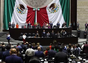 Cámara de Diputados guarda minuto de silencio por víctimas de sismos de 1985 y 2017