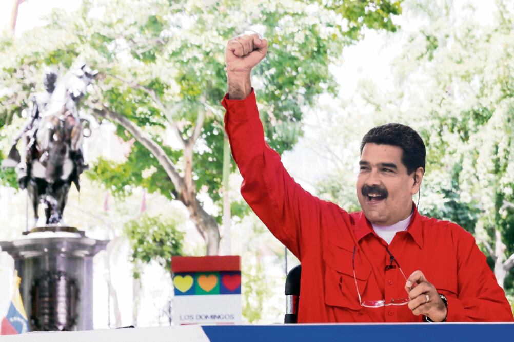 El presidente de Venezuela, Nicolás Maduro, ayer durante su programa Los Domingos con Maduro, desde la plaza Bolívar, en Caracas (XINHUA)