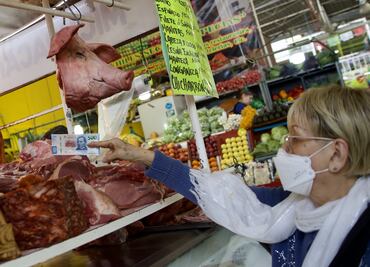 Confianza del consumidor frena caída en septiembre, pero sigue débil