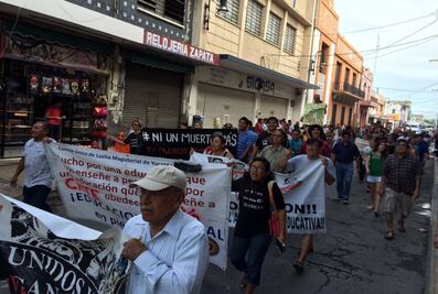Se movilizan maestros y simpatizantes en Yucatán