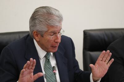 Crónica. Construye Ruiz Esparza defensa contra ataques de legisladores