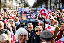 Miles de personas protestan en Copenhague contra amenazas de Trump sobre Groenlandia; el territorio "no está en venta", gritan