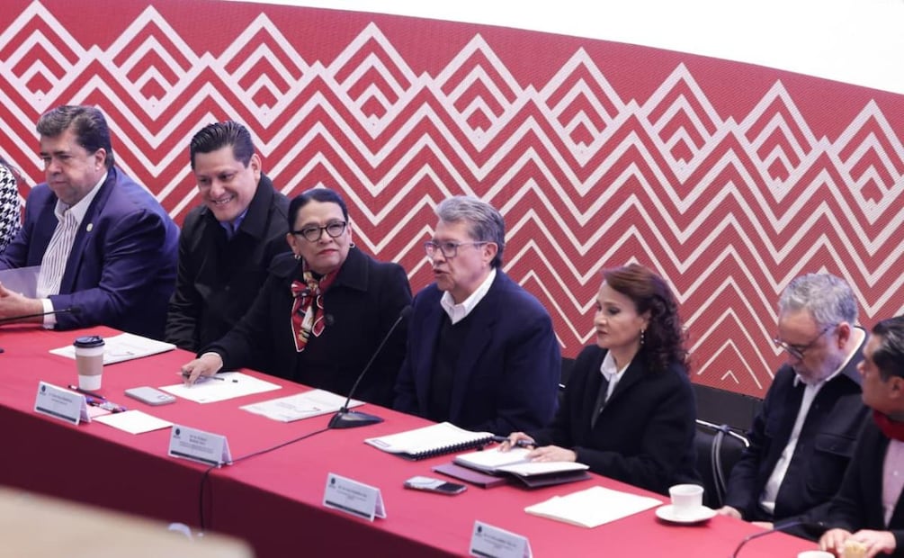 Rosa Icela Rodríguez, titular de la Segob, junto a diputados durante reunión plenaria de Morena en San Lázaro (31/01/2026). Foto: Carlos Mejía / EL UNIVERSAL