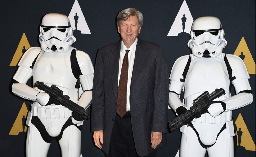  John Bailey, apareció por el pasillo central del teatro acompañado por dos Stormtrooper con su característico traje blanco y al ritmo de la célebre "The Imperial March". Foto: AFP 