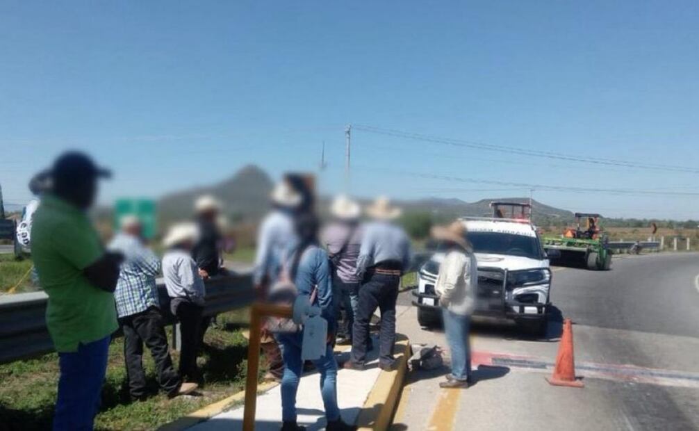 Agrícolas bloquean vialidades en Hidalgo (28/10/2025). Foto: Especial