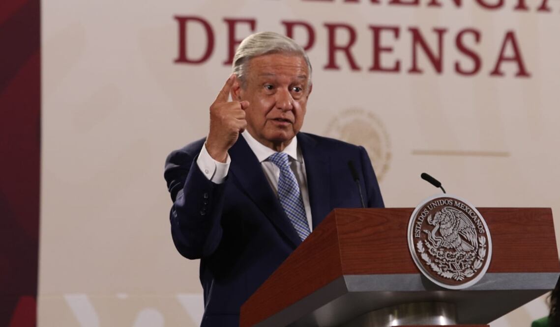 El presidente Andrés Manuel López Obrador acusó que el grupo que impulsa una supuesta campaña en la que se le responsabilizará si algo le pasa a una aspirante presidencial está vinculado a la oligarquía corrupta. Foto: Carlos Mejía
