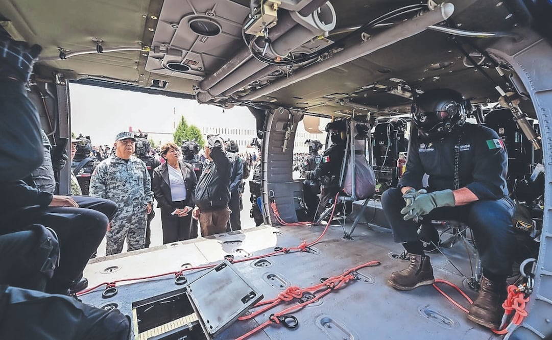 La gobernadora Delfina Gómez presentó un helicóptero Black Hawk como parte del fortalecimiento de las instituciones de seguridad. Foto: Especial