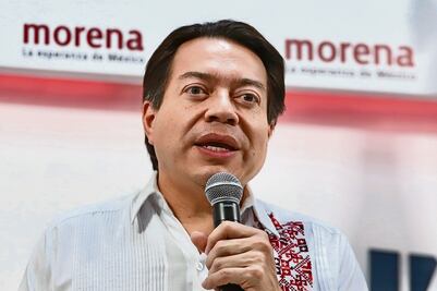 Mario Delgado responde que ante ataques se debe estar con el pueblo