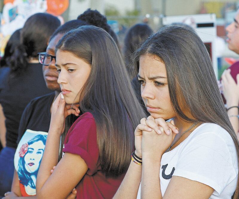 Jóvenes, en febrero pasado, durante el primer aniversario del tiroteo que cobró 17 vidas en la secundaria Marjory Stoneman Douglas, en Florida. Foto: JOE SKIPPER. REUTERS