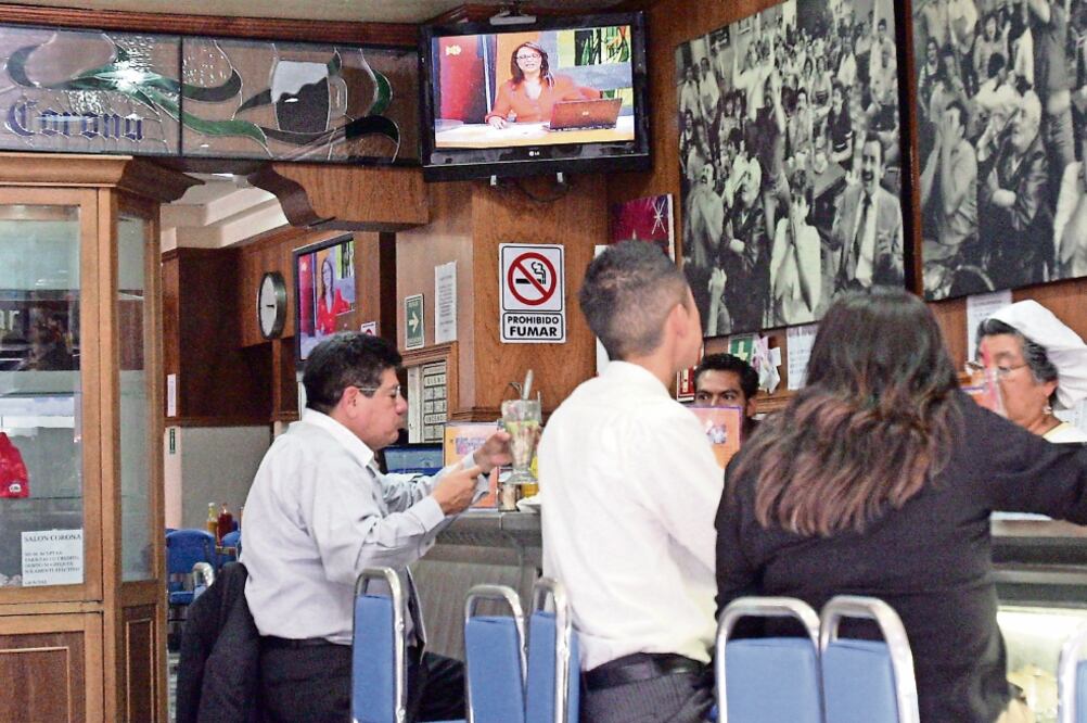 Verificadores de la Agencia de Protección Sanitaria y del Invea atenderán las denuncias, harán revisiones y establecerán las sanciones a los comercios. Foto: ARCHIVO EL UNIVERSAL