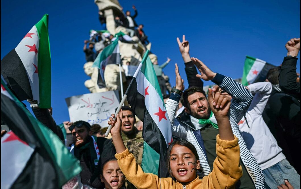 Siria, miles de personas celebran la caída del gobierno de Al Asad, Foto: AFP