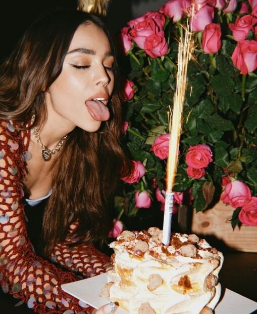 Danna Paola pone en tendencia los jeans sin cierre