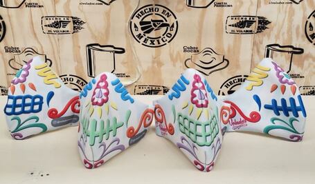 Cubrebocas inspirados en el Día de Muertos: el nuevo objeto del deseo 