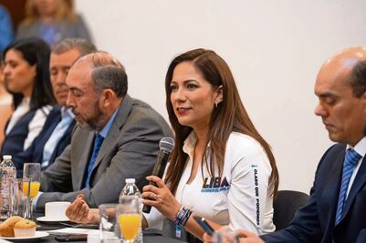 Libia García ofrece mejorar los subsidios para vivienda