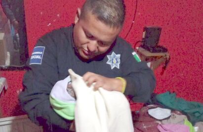 Policías de Ecatepec auxilian en parto a joven a la que rechazaron en hospital del ISEM