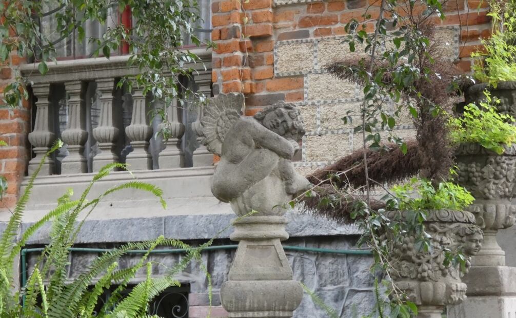 De acuerdo con Karla, la información que se obtiene para los recorridos es sumamente minuciosa para la mejor experiencia con el citadino. Fotos: de Ana Beatriz Hernández Guerrero