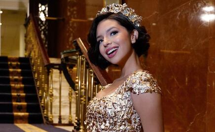 Ángela Aguilar luce como una princesa con vestido azul cielo